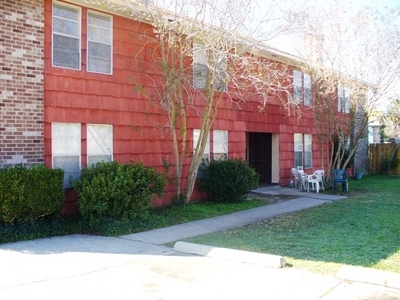 2438 Gardere Ln in Baton Rouge, LA - Building Photo