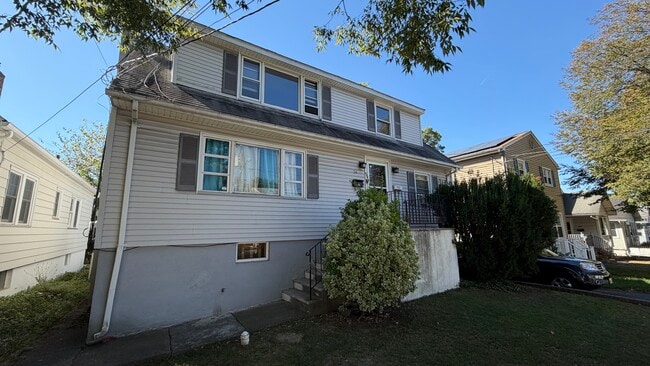34 Mawhinney Ave, Unit 2FL in Hawthorne, NJ - Building Photo - Building Photo