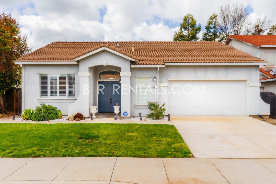 785 Mabel Josephine Dr in Tracy, CA - Building Photo