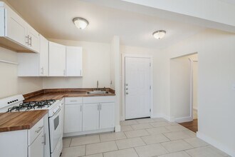 614 E Dewey Pl in San Antonio, TX - Building Photo - Building Photo