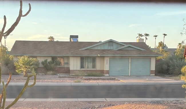 property at 2006 E Duke Dr