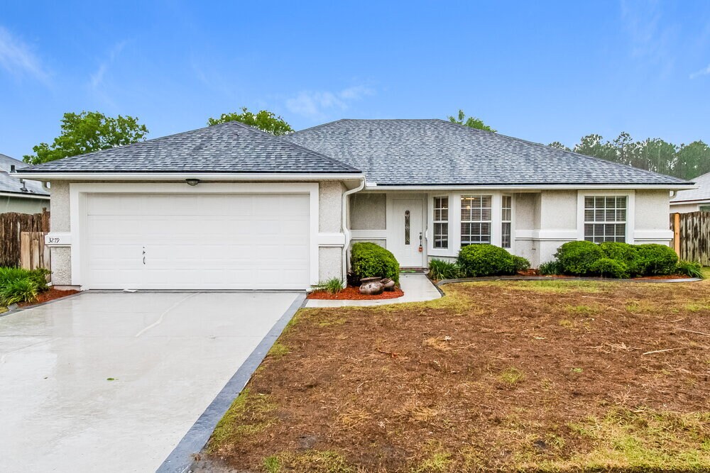 3279 Chad Bourne Dr in Green Cove Springs, FL - Building Photo