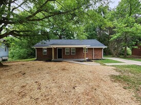 723 W Creek Cir in Monroe, GA - Building Photo