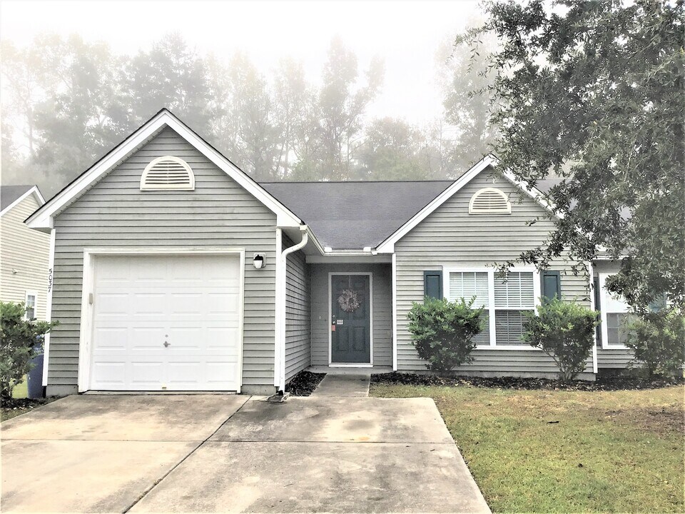5037 Thornton Dr in Summerville, SC - Building Photo
