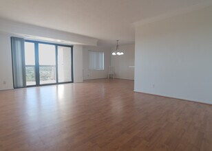 203 Yoakum Pky, Unit 1807 in Alexandria, VA - Foto de edificio - Building Photo