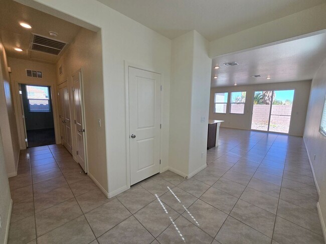 8910 Lucky Crest St in Enterprise, NV - Foto de edificio - Building Photo