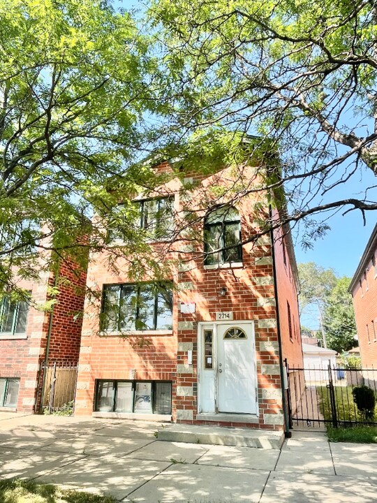 2714 W 37th Pl-Unit -2 in Chicago, IL - Foto de edificio