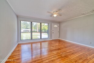 1212 Kennerly Rd in Jacksonville, FL - Building Photo