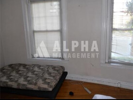 1247 Beacon St, Unit 4 in Brookline, MA - Building Photo - Building Photo