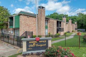 Siena Courtyards Apartments in Houston, TX - Building Photo - Building Photo