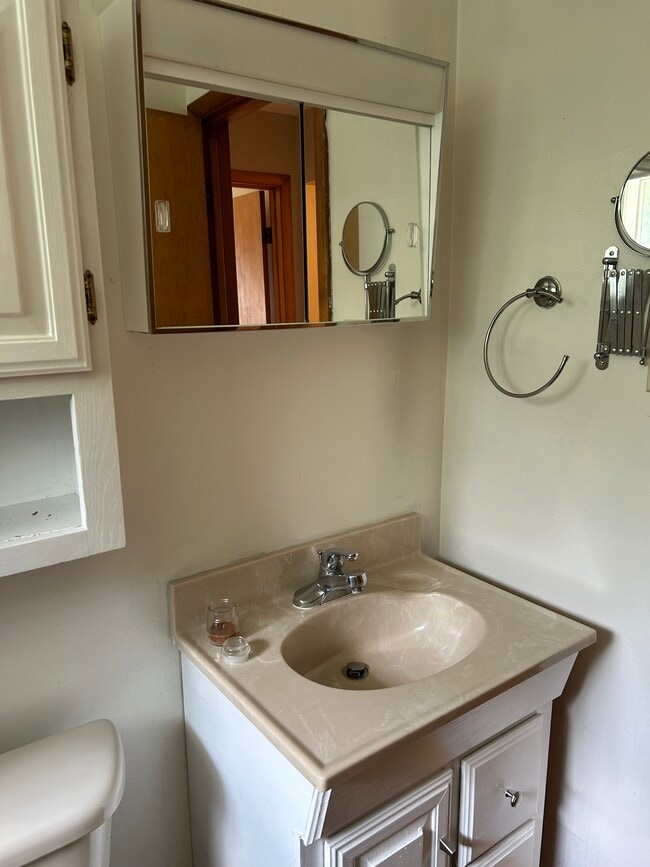 250 Chapel Rd, Unit 1