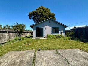 2565 Wyatt Ln in Arcata, CA - Building Photo - Building Photo
