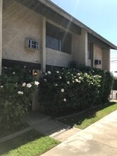 1082 W Pine St, Unit #B in Upland, CA - Foto de edificio - Building Photo