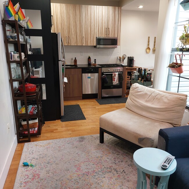 118 Kingsland Ave, Unit Apt 2 in Brooklyn, NY - Foto de edificio - Building Photo