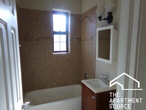 896 Green Bay Rd, Unit 17 in Winnetka, IL - Building Photo - Building Photo