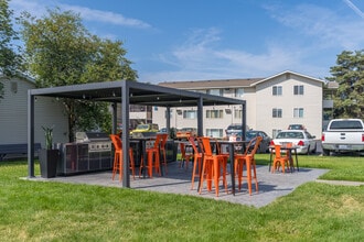 Adams Square in Spokane, WA - Foto de edificio - Building Photo
