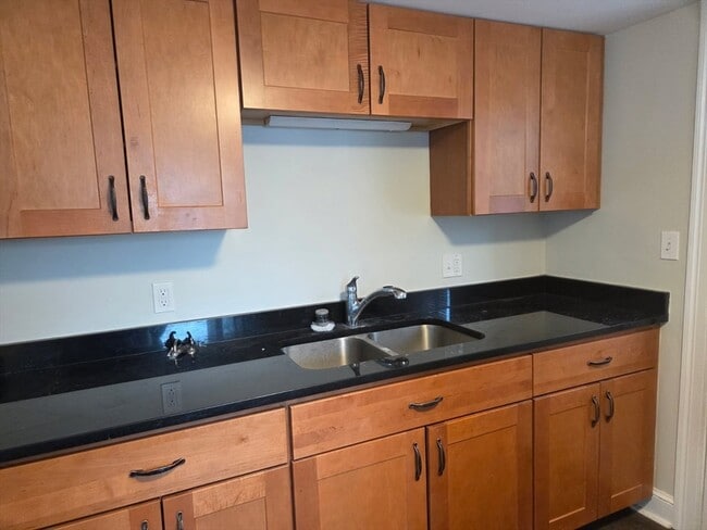 14 Strafford Pl in Westwood, MA - Building Photo - Building Photo