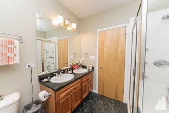 2035 W Crystal St, Unit 1 in Chicago, IL - Building Photo - Building Photo