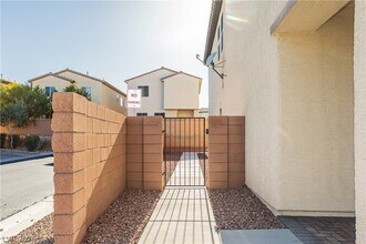 971 Huntington Cove Pkwy in Las Vegas, NV - Building Photo - Building Photo