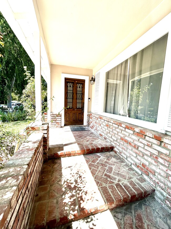 14507 Greenleaf St, Unit Two Units in Sherman Oaks, CA - Building Photo - Building Photo