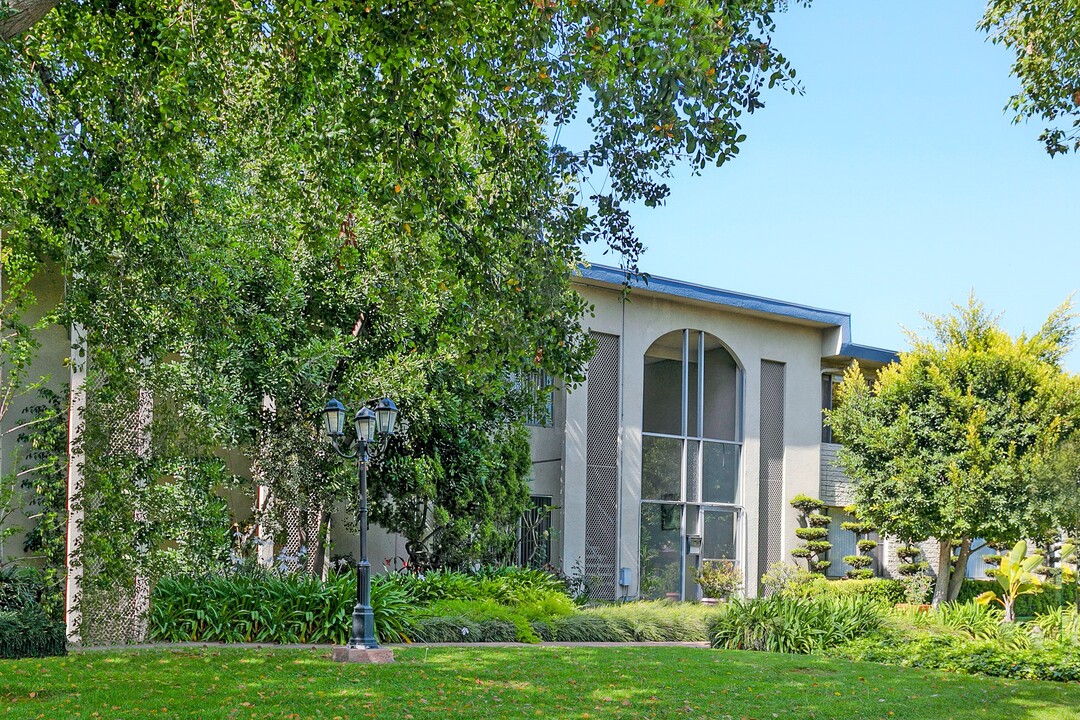 Shalimar Apartments in Arcadia, CA - Building Photo