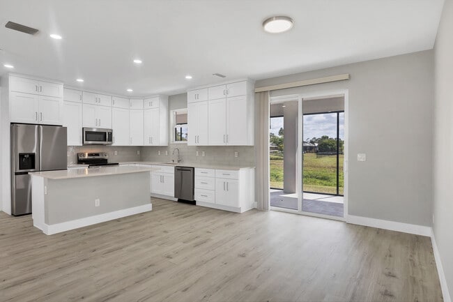 7807 Chesebro Ave in North Port, FL - Building Photo - Building Photo