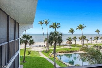 2445 W Gulf Dr, Unit 32E in Sanibel, FL - Foto de edificio - Building Photo