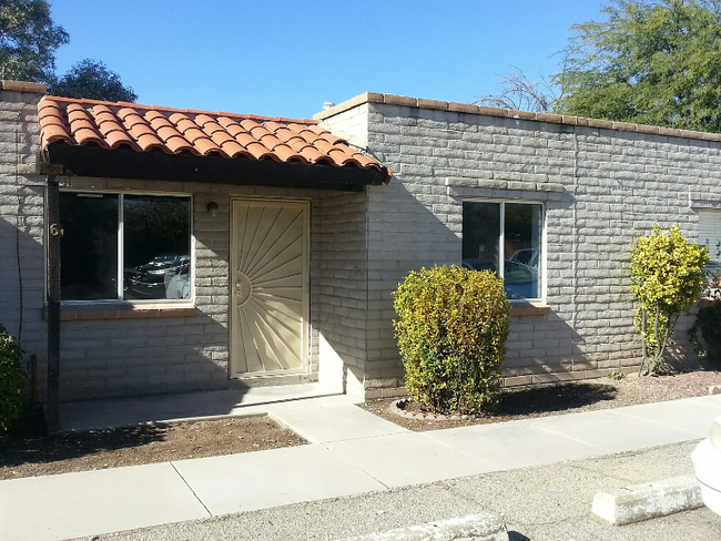 property at 3646 E Blacklidge Dr