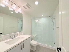 16 Preston Pl in Tustin, CA - Building Photo - Building Photo