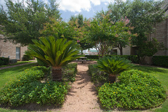 Sage Hollow Apartments in Houston, TX - Building Photo - Building Photo