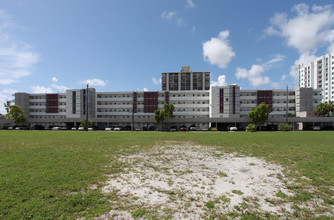 Golfview Rental Apartments in Hollywood, FL - Foto de edificio - Building Photo