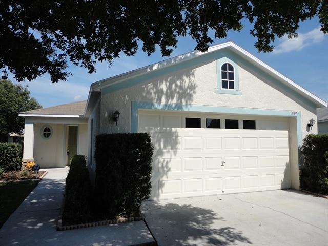 1739 Mosaic Forest Dr in Seffner, FL - Foto de edificio