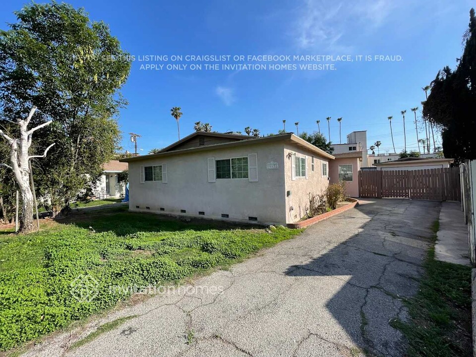 19038 Cantlay St in Los Angeles, CA - Building Photo
