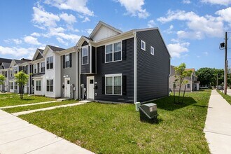 652 N College St in Carlisle, PA - Building Photo - Building Photo