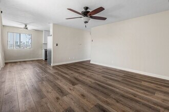5015 Cape May Ave, Unit Unit 304 in San Diego, CA - Foto de edificio - Building Photo