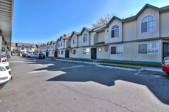 Turtle Creek II in Turlock, CA - Foto de edificio - Building Photo