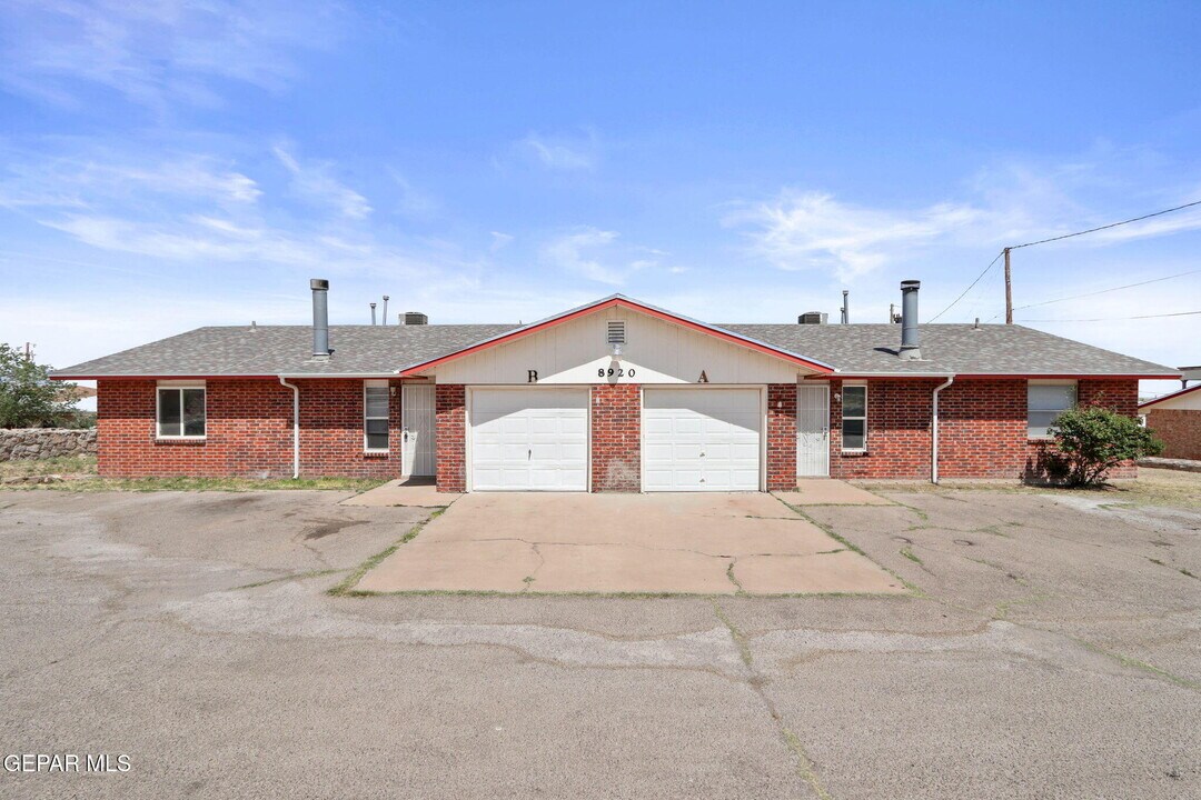 8920 Leo St in El Paso, TX - Building Photo