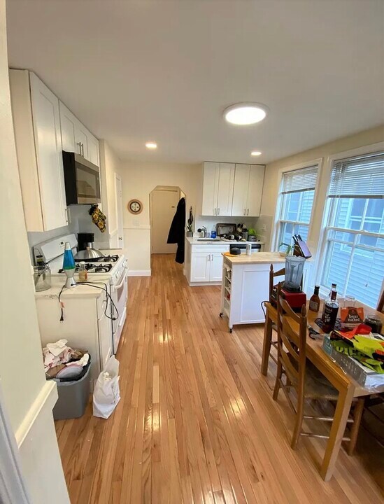 359 Western Ave, Unit 2 in Cambridge, MA - Foto de edificio