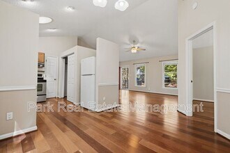 106 Laura May Ln in Chapel Hill, NC - Foto de edificio - Building Photo