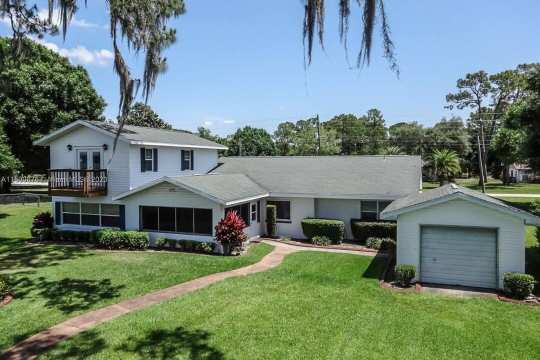 1608 Lake Clay Dr in Lake Placid, FL - Building Photo