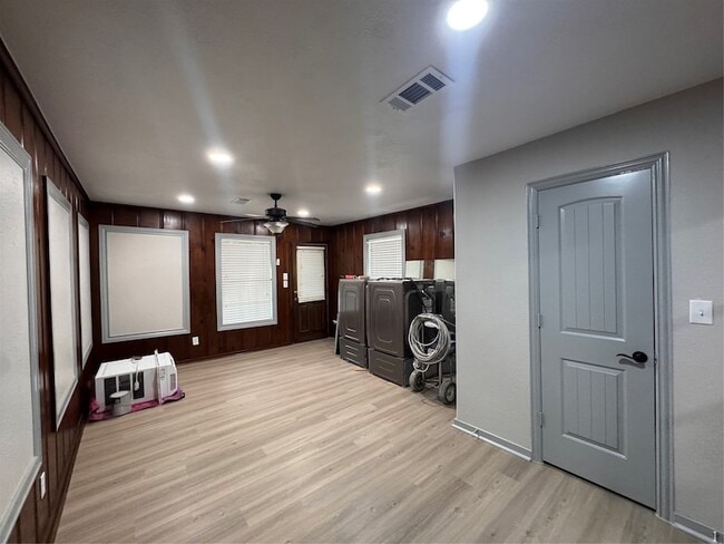 906 Llano St, Unit 17250 W. Sunset Blvd #108 in Pasadena, TX - Building Photo - Building Photo