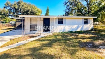 4401 N 72nd St in Tampa, FL - Building Photo