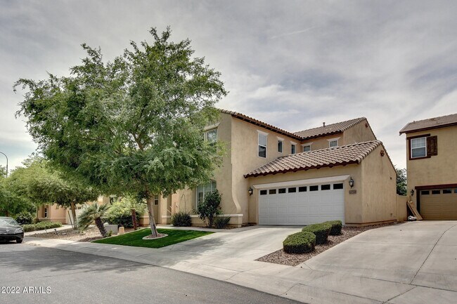 1120 N Crosscreek Dr