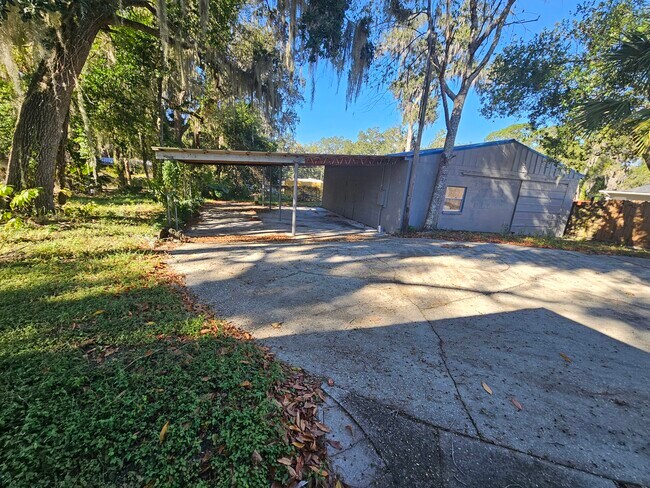 960 N Rock Crusher Rd in Crystal River, FL - Building Photo - Building Photo