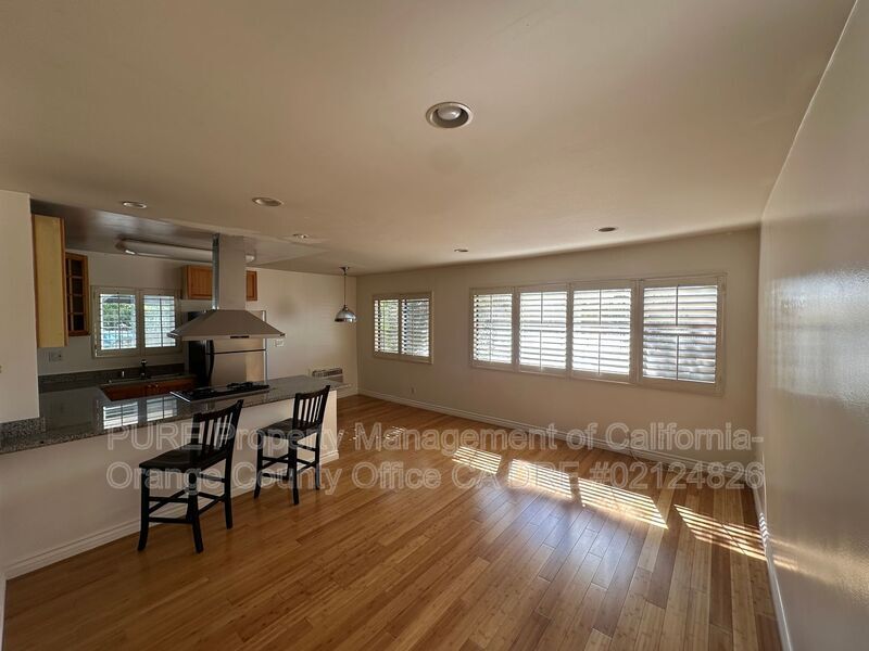 1930 N Vermont Ave in Los Angeles, CA - Building Photo