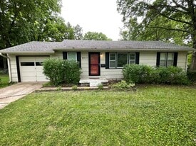 5311 Reeds Rd in Mission, KS - Building Photo