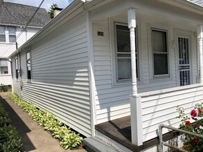1589 E 32nd St in Cleveland, OH - Building Photo - Building Photo