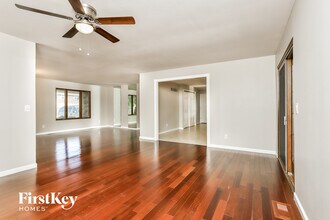 3105 Hawk Dr in St. Charles, MO - Foto de edificio - Building Photo