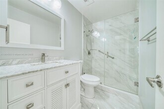 3258 NW 35th St in Miami, FL - Building Photo - Building Photo