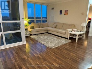 335-335 Rathburn Rd W in Mississauga, ON - Building Photo - Building Photo